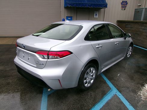 Used 2024 Toyota Corolla LE image 6