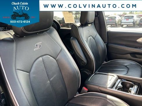 Used 2025 Chrysler Pacifica Limited FWD image 23