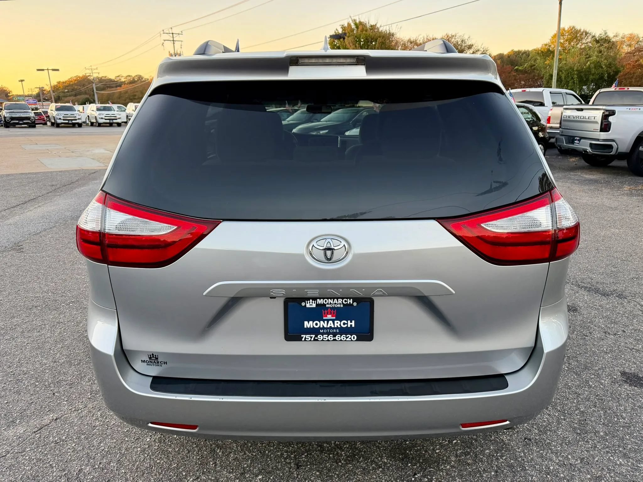 Used 2019 Toyota Sienna LE FWD image 4