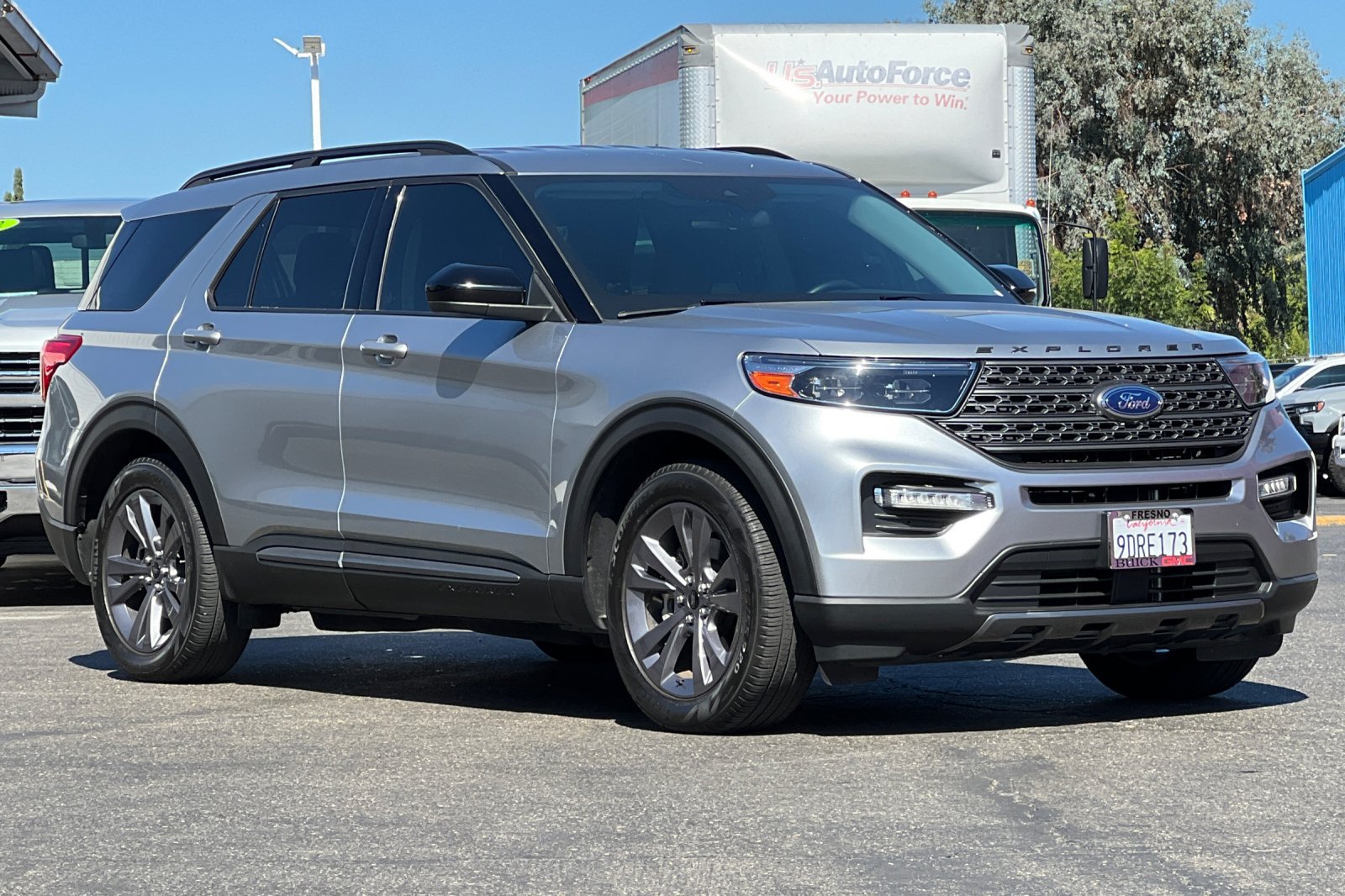 Used 2022 Ford Explorer XLT w/ Equipment Group 202A RWD image 2
