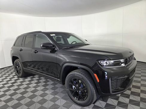 New 2026 Jeep Grand Cherokee Altitude RWD image 2