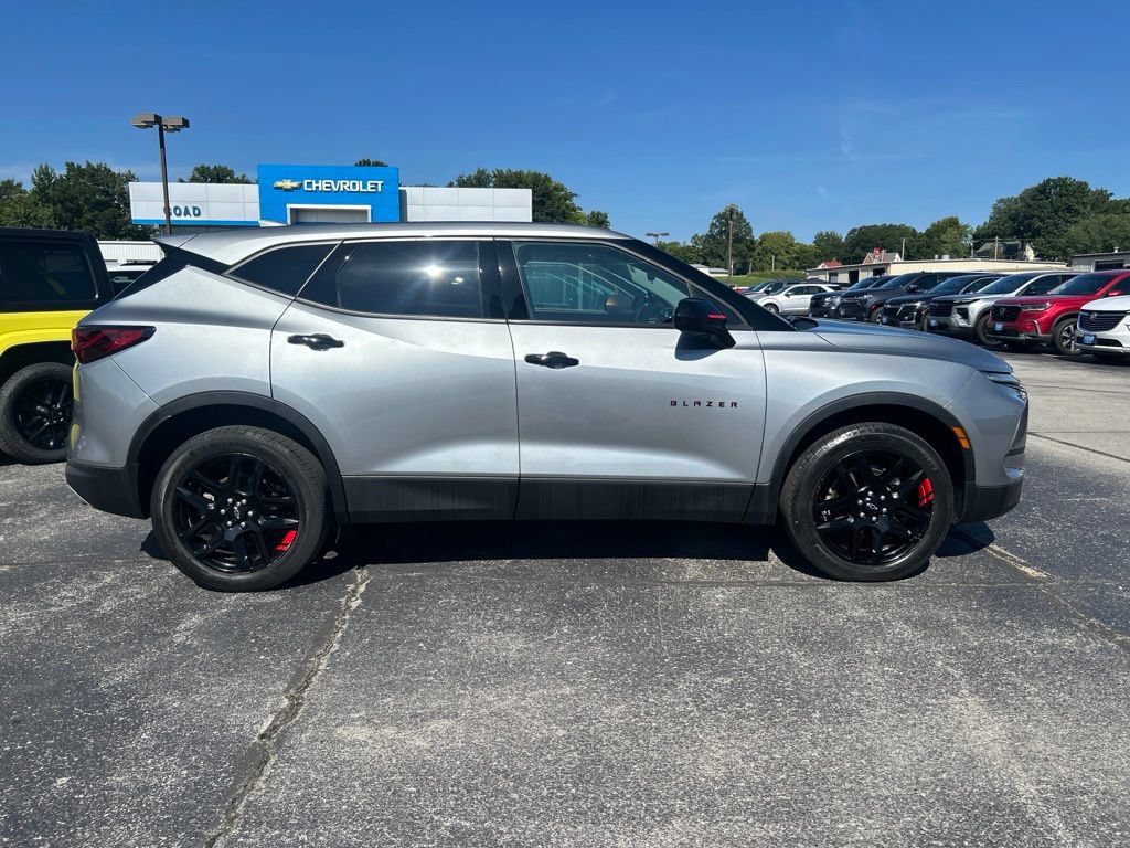 Used 2024 Chevrolet Blazer LT w/ Redline Edition FWD image 2