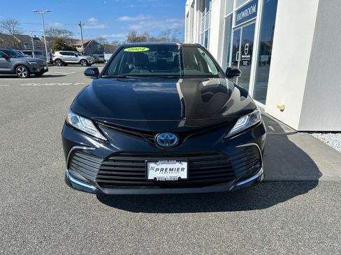Used 2024 Toyota Camry XLE w/ Navigation Package image 4