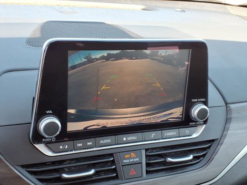 Used 2024 Nissan Altima 2.5 SV image 9