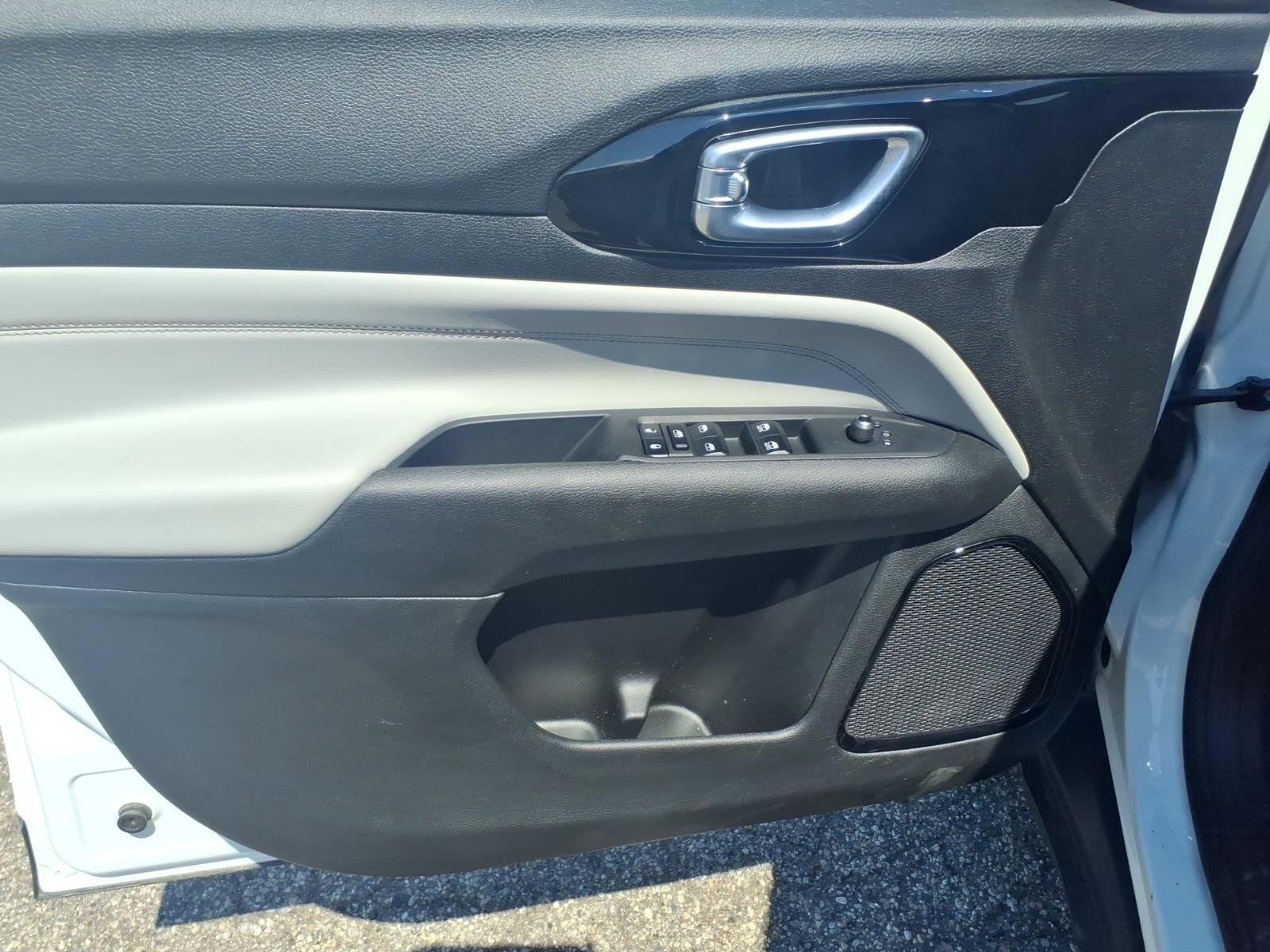 Used 2023 Jeep Compass Limited AWD/4WD image 11