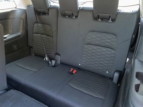 Used 2025 Nissan Pathfinder SV AWD/4WD image 18