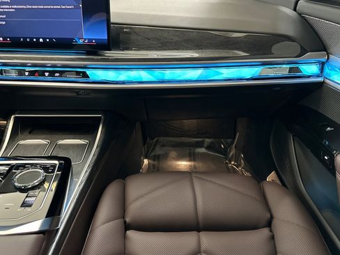 Certified 2023 BMW 740i w/ Parking Assistance Package image 29