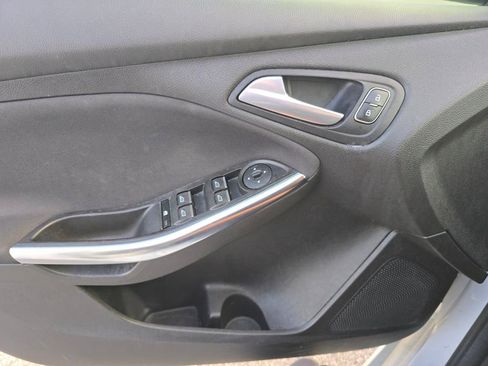 Used 2018 Ford Focus ST image 25