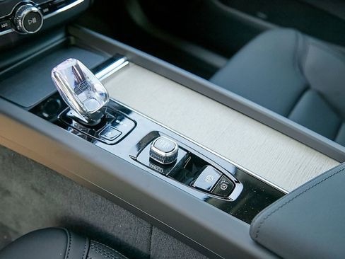 New 2026 Volvo XC60 B5 Plus w/ Protection Package Premier image 18