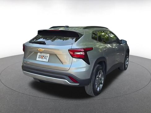 Used 2025 Chevrolet Trax LT FWD image 15