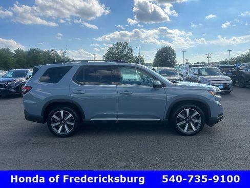 Used 2024 Honda Pilot Touring image 7