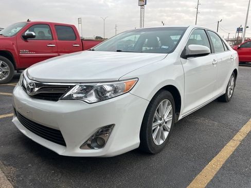 Used 2014 Toyota Camry XLE image 2