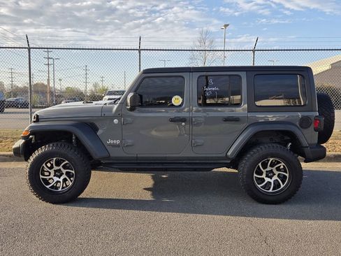 Used 2018 Jeep Wrangler Unlimited Sport S image 2