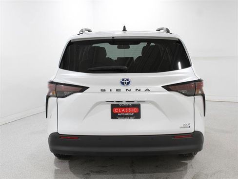 Used 2023 Toyota Sienna XLE image 19