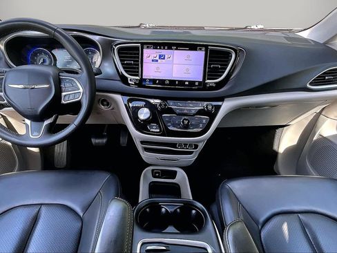 Certified 2023 Chrysler Pacifica Touring-L FWD image 14
