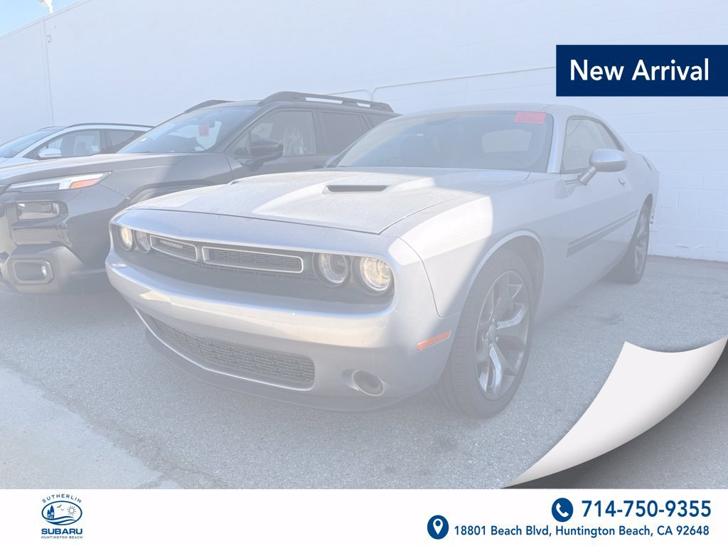 Used 2016 Dodge Challenger SXT RWD image 1