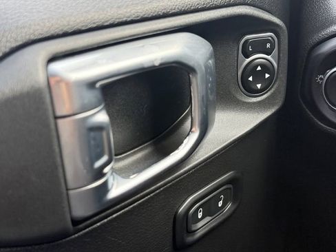 Used 2023 Jeep Wrangler Unlimited Sport AWD/4WD image 25