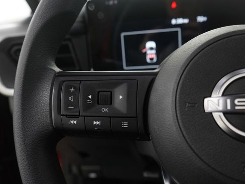 Used 2025 Nissan Kicks SV w/ Illumination Package image 25