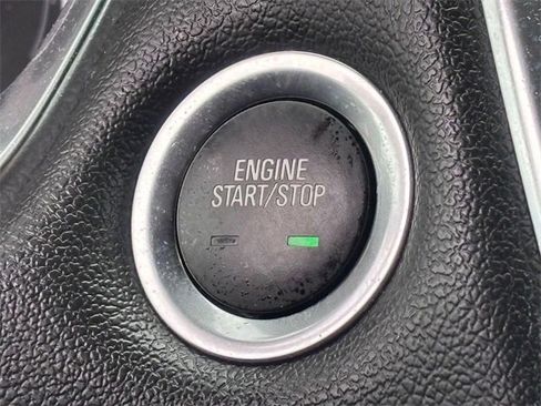 Used 2023 Chevrolet Traverse LT image 19