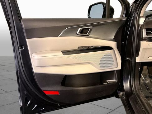 Used 2023 Kia Carnival LX FWD image 42