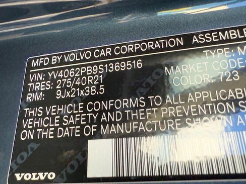 Certified 2025 Volvo XC90 B6 Plus image 23