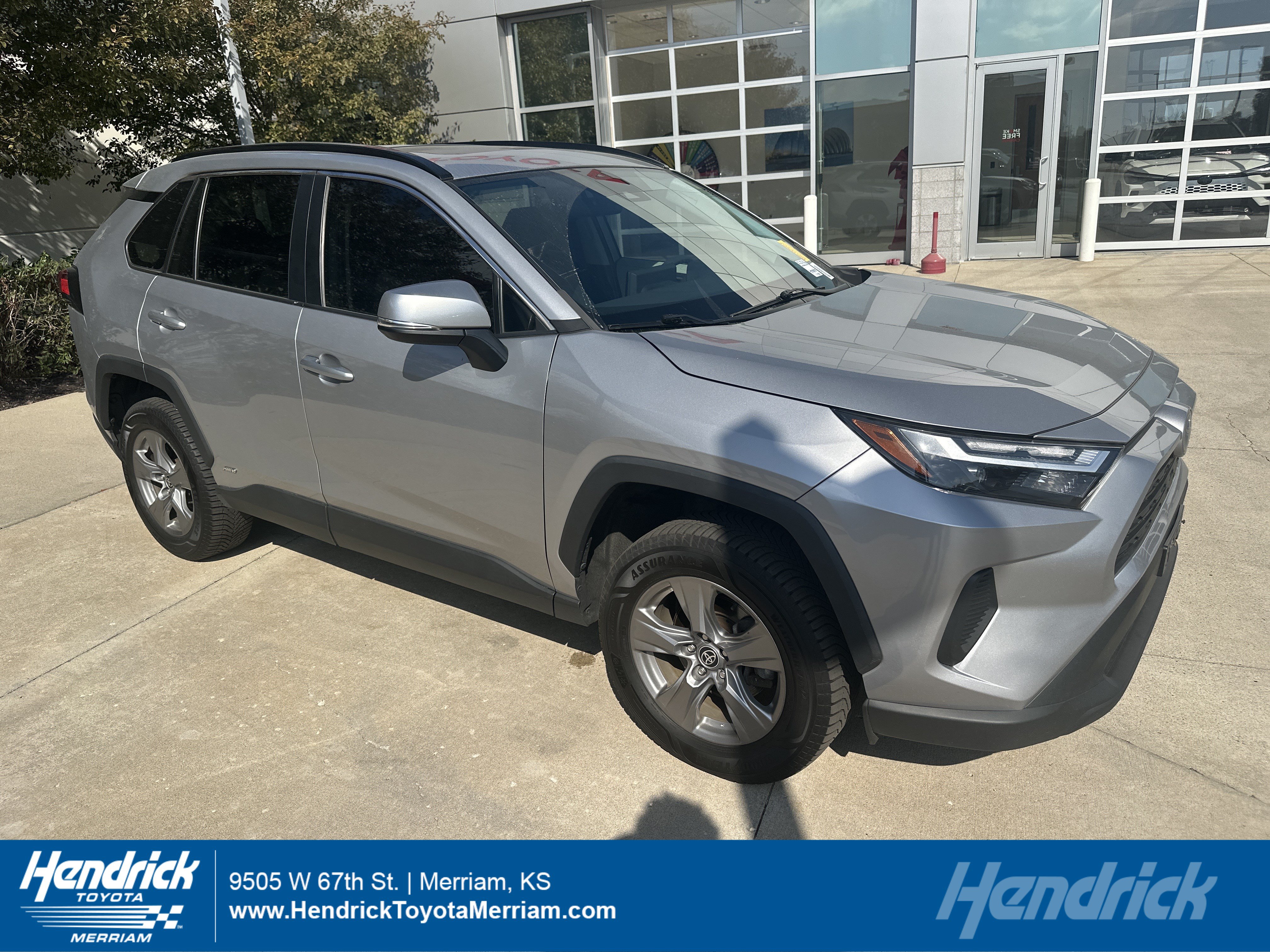 Used 2022 Toyota RAV4 XLE w/ Convenience Package AWD/4WD image 1