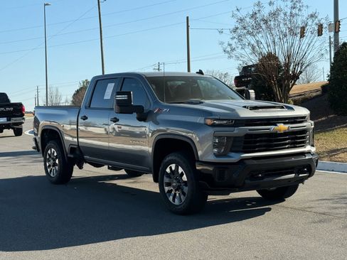 Used 2024 Chevrolet Silverado 2500 Custom w/ Custom Value Package image 7