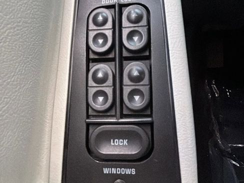 Used 1993 Ford Mustang LX image 25