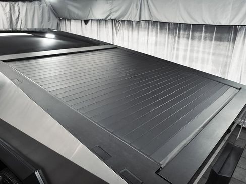 Used 2025 Tesla Cybertruck AWD Crew Cab image 81