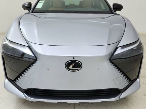 Used 2025 Lexus RZ 300e w/ Cold Area Package image 8