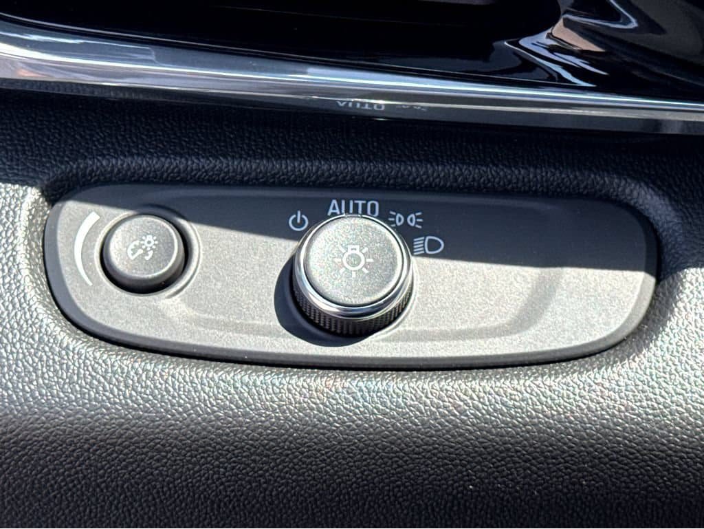 New 2026 Buick Envista Sport Touring FWD image 10