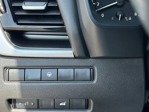 Used 2021 Nissan Rogue SV w/ Premium Package FWD image 29