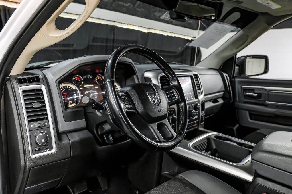 Used 2019 RAM 1500 Warlock w/ Luxury Group AWD/4WD image 3