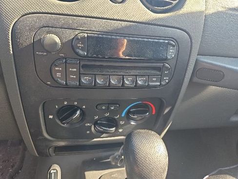 Used 2006 Jeep Liberty Sport AWD/4WD image 8