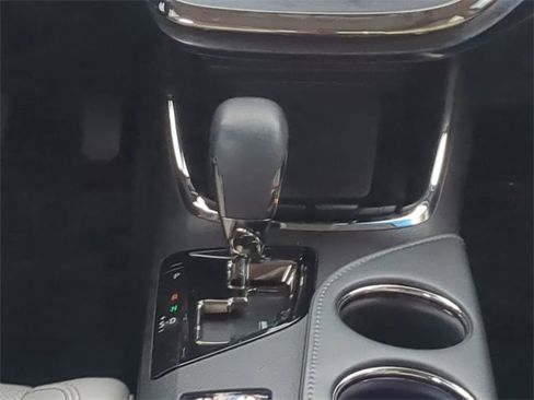 Used 2018 Toyota Avalon Limited image 18