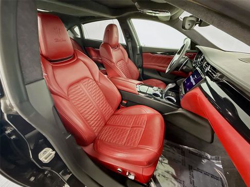 Used 2021 Maserati Quattroporte Trofeo image 21