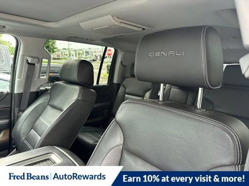 Used 2018 GMC Yukon XL Denali w/ Denali Ultimate Package AWD/4WD image 9