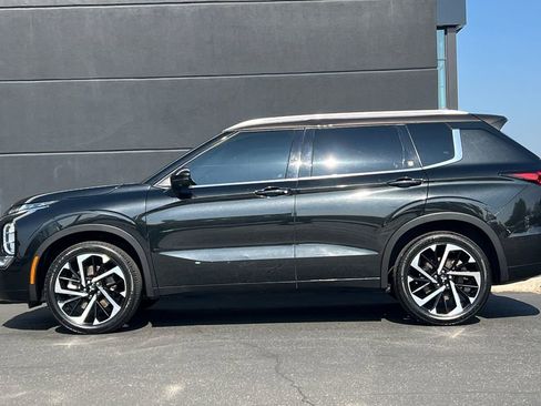 Used 2023 Mitsubishi Outlander SEL image 9