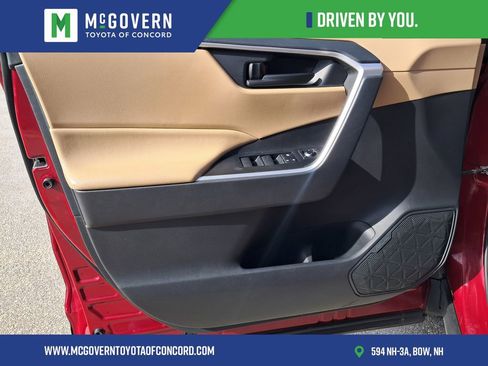 Used 2019 Toyota RAV4 LE w/ Carpet Mat Package image 9