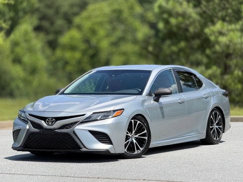 Used 2018 Toyota Camry SE w/ Convenience Package FWD image 8