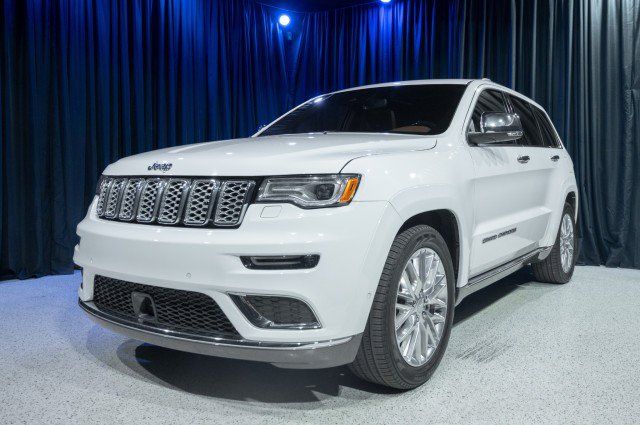 Used 2018 Jeep Grand Cherokee Summit AWD/4WD image 1