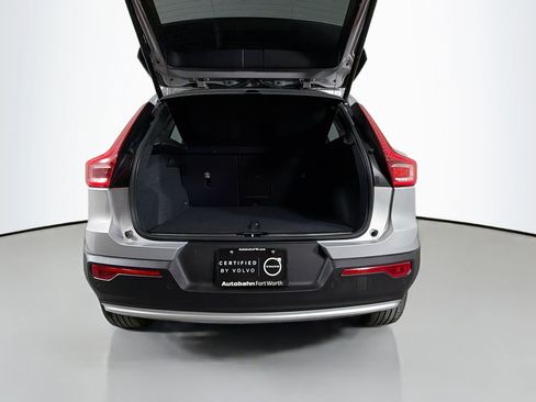 Certified 2023 Volvo XC40 B5 Plus AWD/4WD image 24