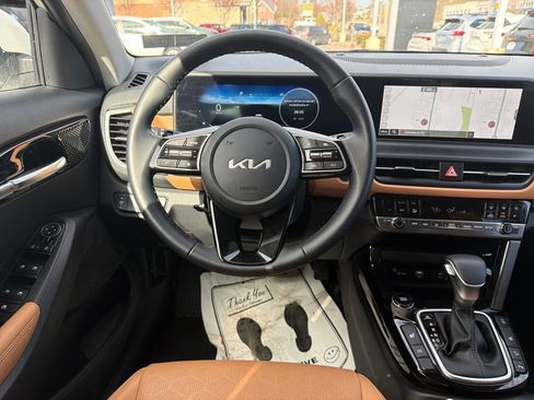 Certified 2025 Kia Seltos EX w/ EX Sunroof Package image 16