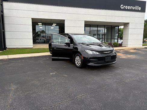 Used 2024 Chrysler Voyager LX FWD image 14