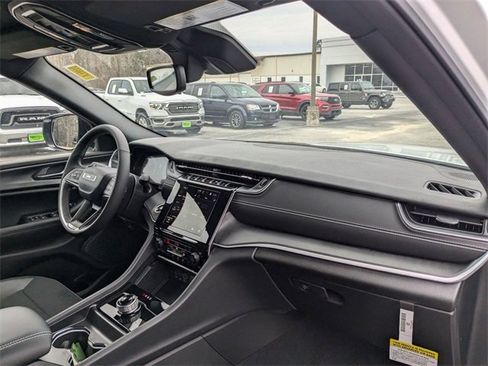 New 2024 Jeep Grand Cherokee L Laredo image 45