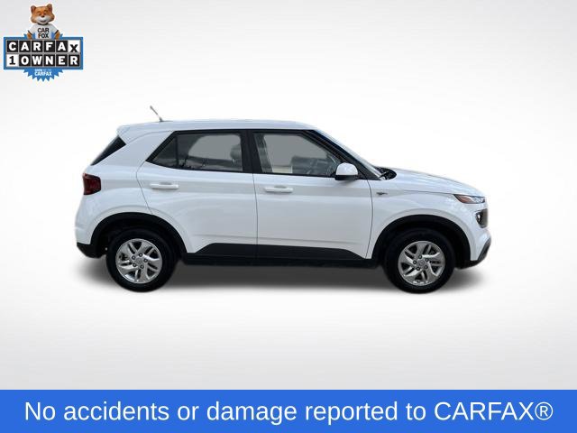 Used 2026 Hyundai Venue SE FWD image 2