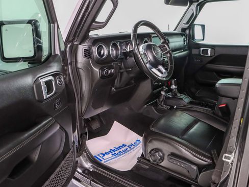 Used 2022 Jeep Gladiator Overland w/ Popular Equipment Package AWD/4WD image 3