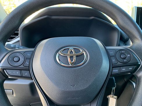Used 2025 Toyota RAV4 LE image 27