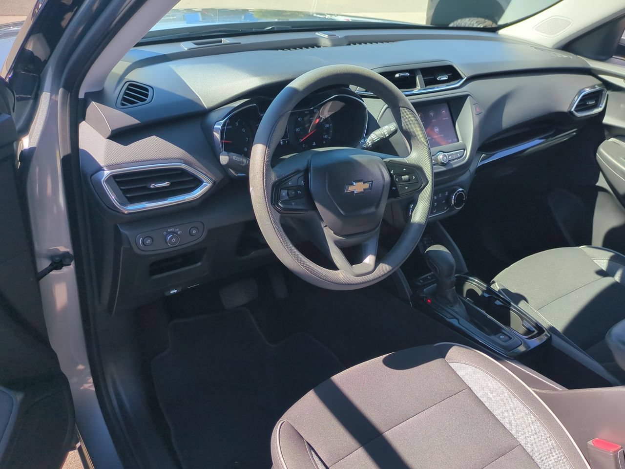 Used 2023 Chevrolet TrailBlazer LT FWD image 10
