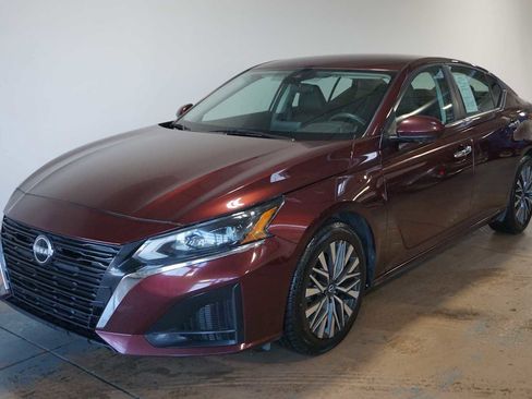 Used 2023 Nissan Altima 2.5 SV image 1